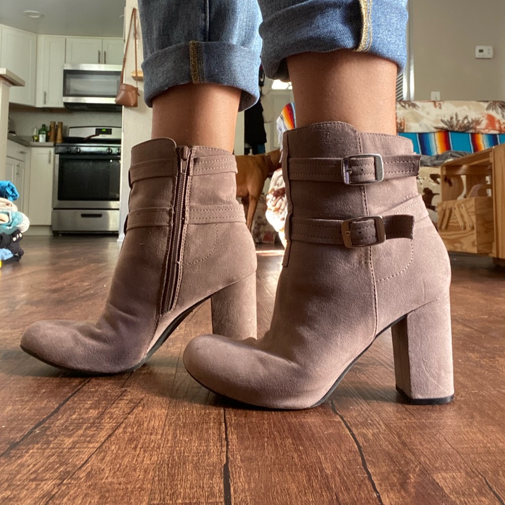 Christian Siriano off gray heeled ankle boots size 7